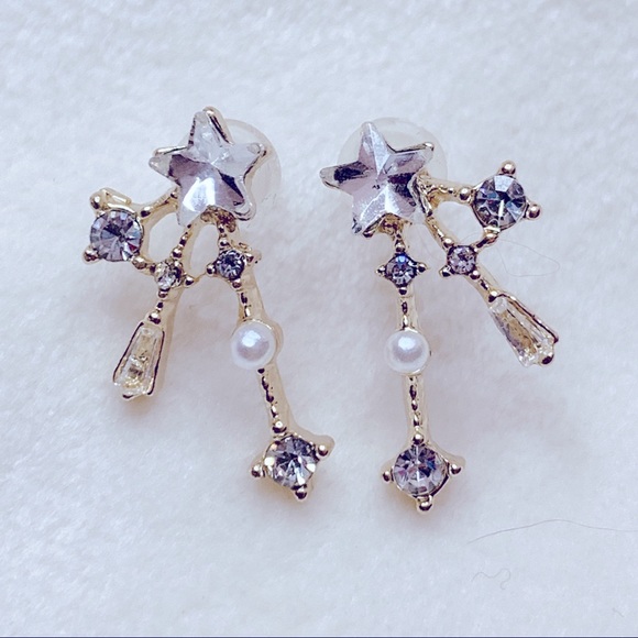 ❣️$25/3❣️ Little Tiny Star Rhinestone Stud Earrings - Picture 4 of 8